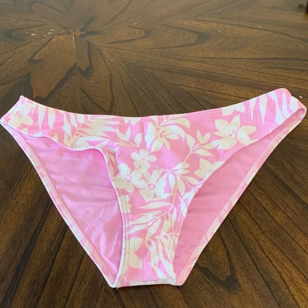 BillaBong Bondi  Medium Coverage Pink Floral Bikini Bottom